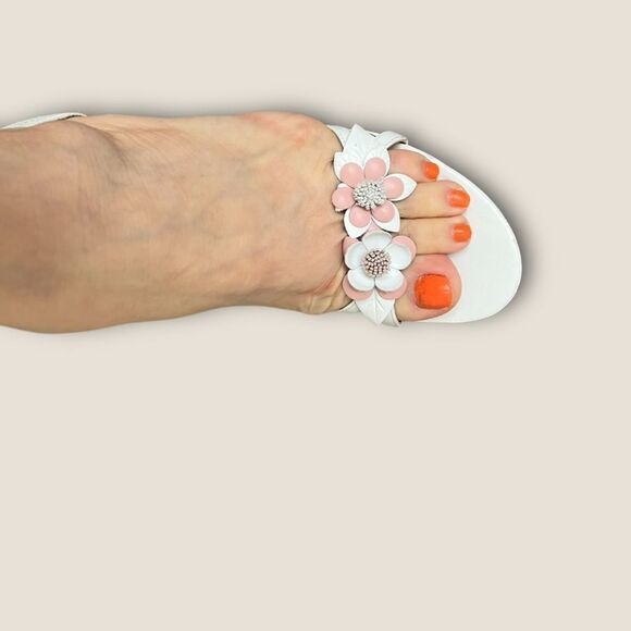 White Floral leather shoes Size 6.5, NWOB - Picture 3 of 7